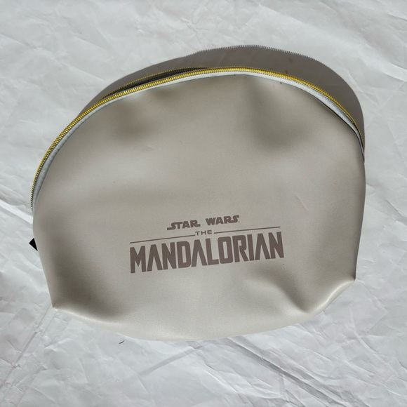 he Mandalorian Baby Yoda Toiletry Bag - Picture 2 of 10
